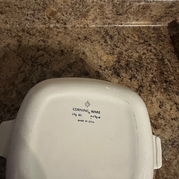 Vintage Corning Ware 1 1/2 Quart Casserole Dish - No Lid - Picture 2 of 4